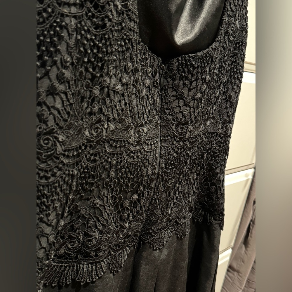 White House Black Market Lace Appliqué Sleeveless Dress Size 4 Y2K Fit & Flare - Picture 6 of 6